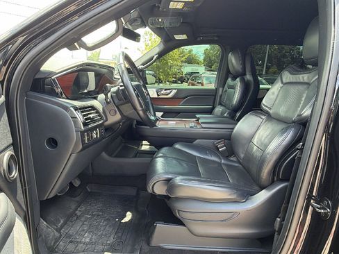 Used 2022 Lincoln Navigator Reserve AWD/4WD image 11