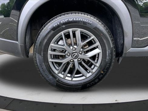 Used 2024 Nissan Rogue S FWD image 36