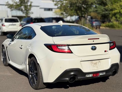 Certified 2025 Toyota GR86 Premium w/ ALL Weather Mat Package (TMS) RWD image 3