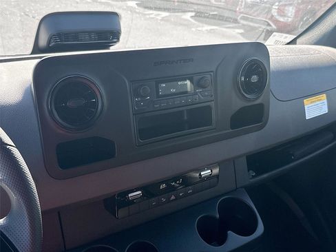 Used 2025 Mercedes-Benz Sprinter 2500 image 8
