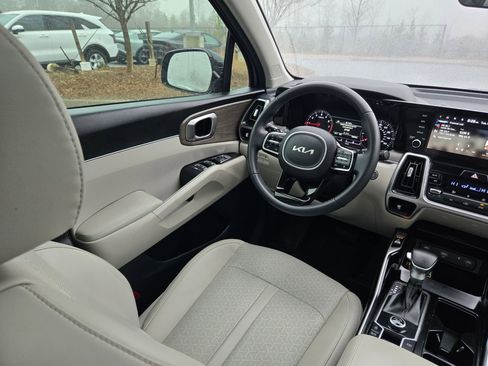 Certified 2023 Kia Sorento EX w/ Panoramic Sunroof Package image 9