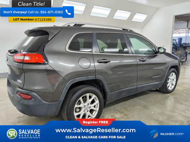 Used 2018 Jeep Cherokee Latitude Plus w/ Cold Weather Group FWD image 4