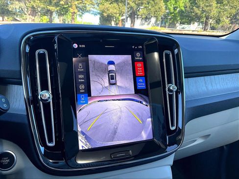 Used 2026 Volvo XC40 B5 Plus w/ Protection Package Premier image 23