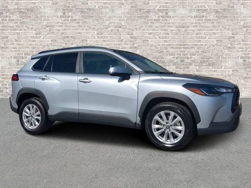 Used 2024 Toyota Corolla Cross LE image 1