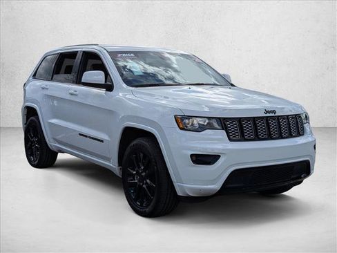 Used 2021 Jeep Grand Cherokee Laredo X image 3