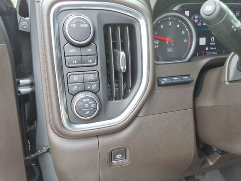 Certified 2020 Chevrolet Silverado 1500 LTZ AWD/4WD image 36