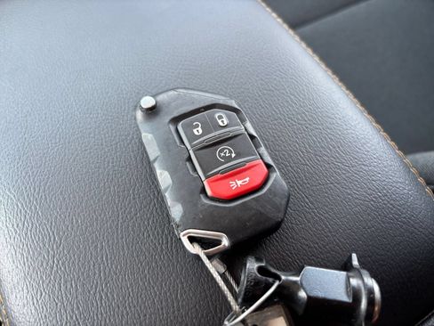 Used 2025 Jeep Wrangler Unlimited Sahara AWD/4WD image 20