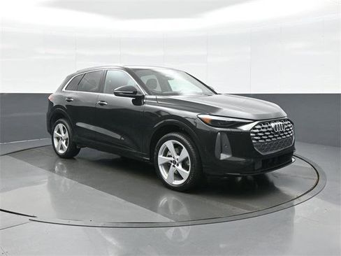 Certified 2025 Audi Q5 Premium Plus w/ Premium Plus image 1