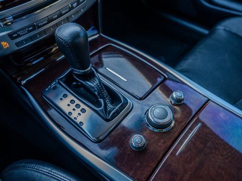 Used 2011 INFINITI M56 image 22