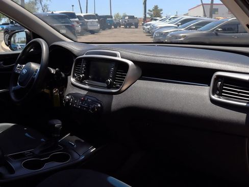 Used 2020 Kia Sorento FWD V6 image 37
