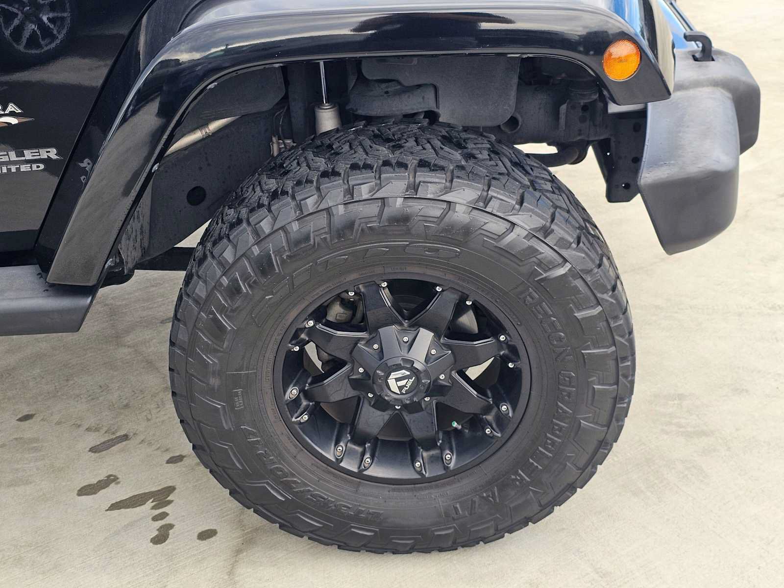 Used 2016 Jeep Wrangler Unlimited Sahara w/ Connectivity Group AWD/4WD image 9