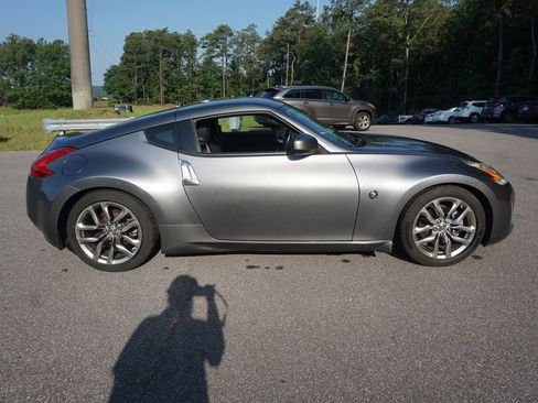 Used 2014 Nissan 370Z Touring RWD image 17