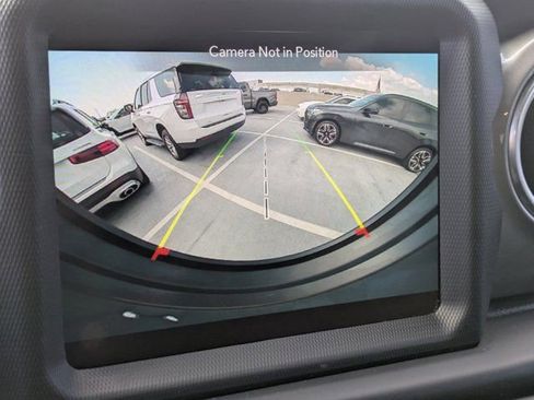 Used 2020 Jeep Wrangler Unlimited Sahara w/ Uconnect 4C Nav & Sound Group image 17