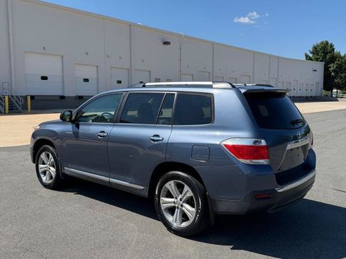 Used 2012 Toyota Highlander Limited w/ Tow Pkg AWD/4WD image 3