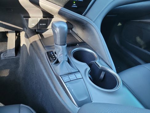 Used 2024 Toyota Camry SE image 18