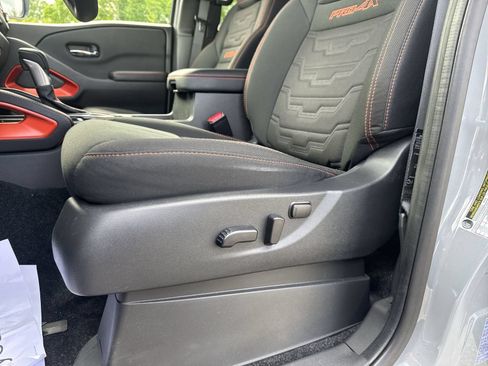 Used 2025 Nissan Frontier PRO-4X AWD/4WD image 26