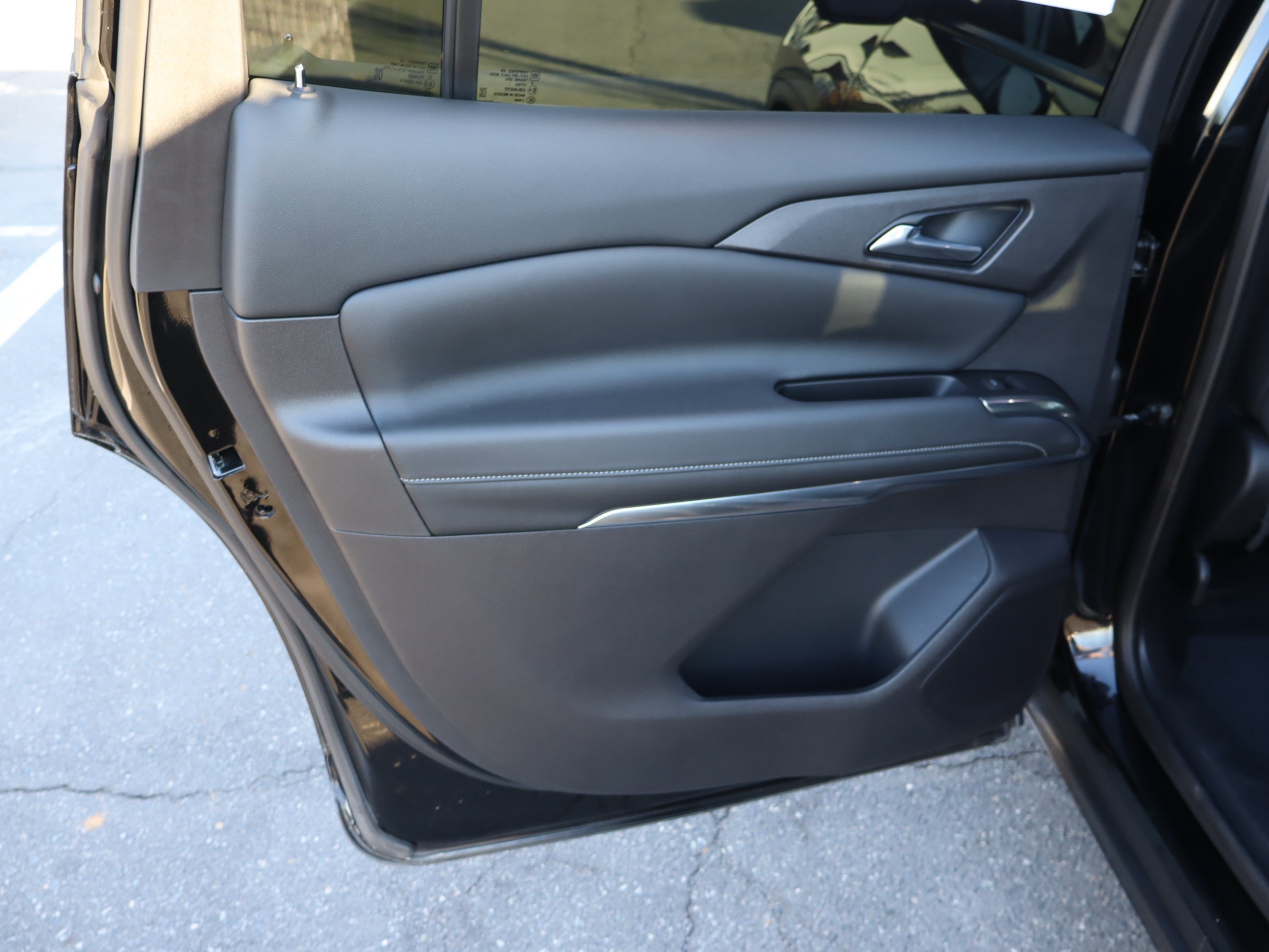 Used 2024 Chevrolet Traverse LT w/ Midnight/Sport Edition FWD image 30
