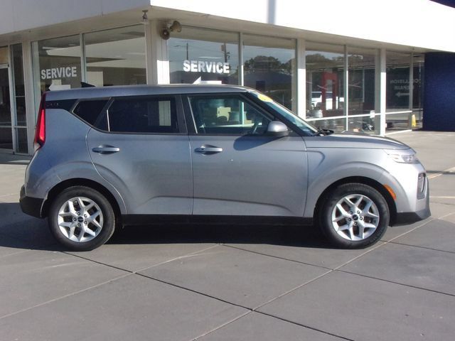 Used 2022 Kia Soul S FWD image 11