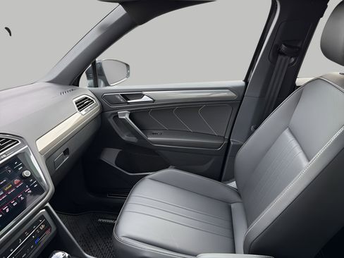 Used 2024 Volkswagen Tiguan SE R-Line image 21