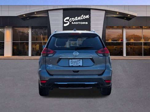 Used 2020 Nissan Rogue SV image 4