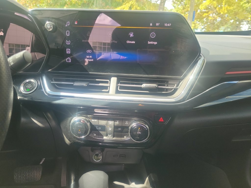 Used 2025 Chevrolet Trax RS w/ Sunroof Package FWD image 26