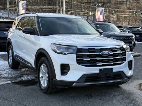 Used 2025 Ford Explorer Active image 1