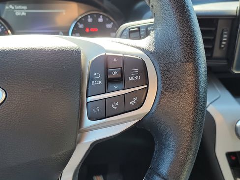 Used 2022 Ford Explorer XLT image 18