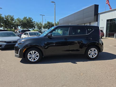 Certified 2025 Kia Soul LX FWD image 4