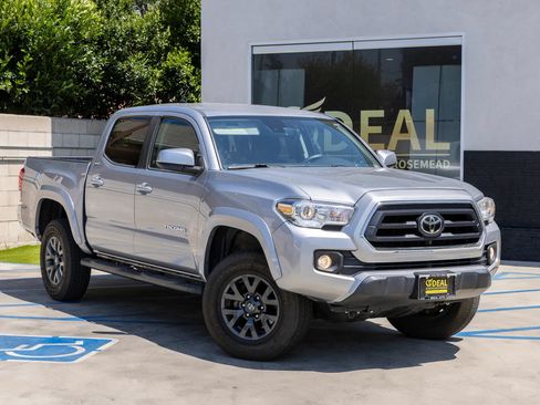 Used 2021 Toyota Tacoma SR5 AWD/4WD image 2