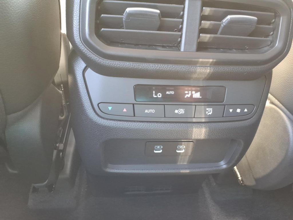 New 2026 Honda Pilot Touring image 9