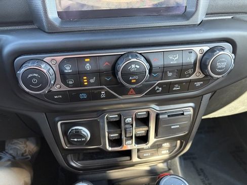 Used 2021 Jeep Wrangler Unlimited Sahara w/ Cold Weather Group image 28