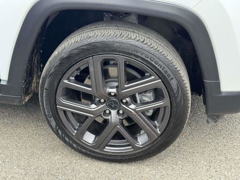 Used 2025 Jeep Compass Limited w/ Sun & Sound Group AWD/4WD image 9