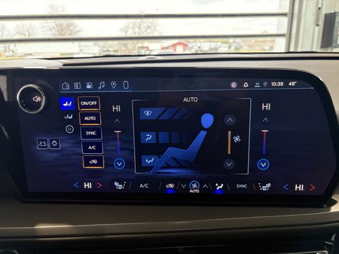 New 2026 Chevrolet Traverse LT w/ Sun and Wheel Package image 15