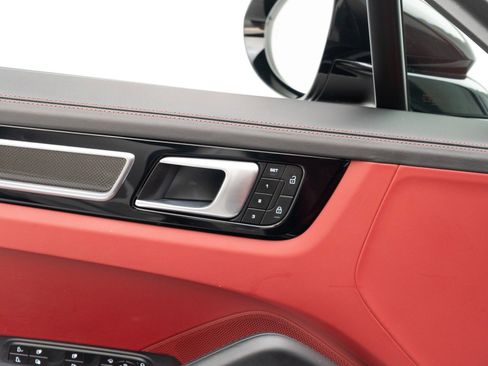 Certified 2022 Porsche Cayenne Turbo image 20
