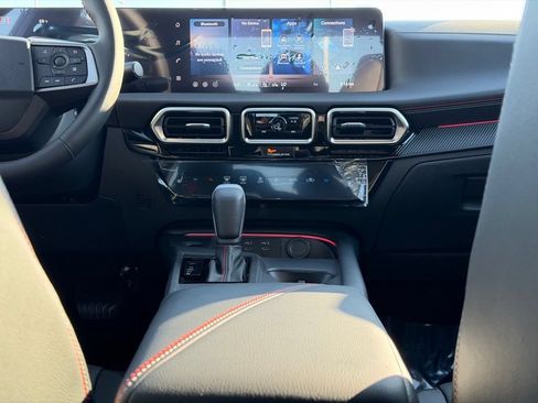 New 2026 Nissan Sentra SR w/ SR Premium Package FWD image 25