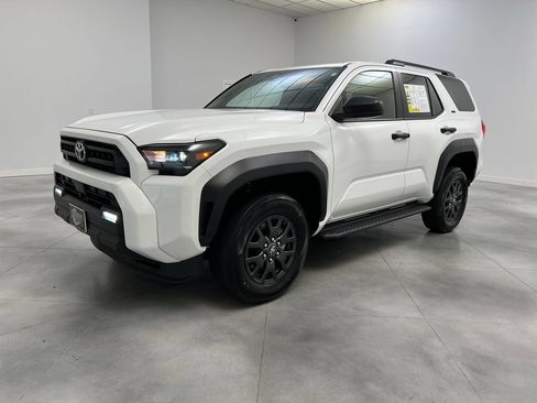 Used 2025 Toyota 4Runner SR5 AWD/4WD image 4
