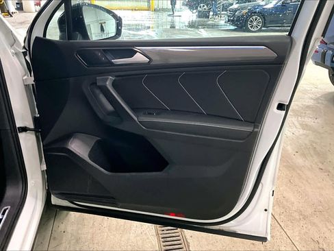 Used 2022 Volkswagen Tiguan SE R-Line image 22