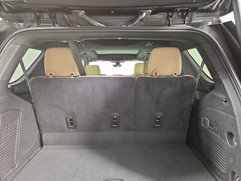 Used 2021 Chevrolet Tahoe Premier w/ Premium Package image 33