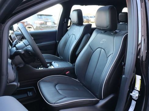 New 2026 Chrysler Pacifica Limited FWD image 15