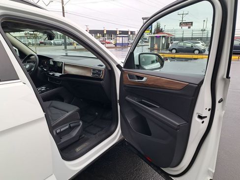 Used 2024 Volkswagen Atlas SE image 18