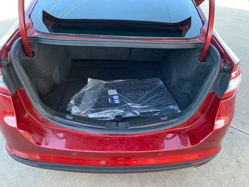 Used 2015 Ford Fusion SE image 9