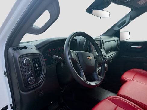 Used 2024 Chevrolet Silverado 1500 W/T w/ Z71 Off-Road Package image 9