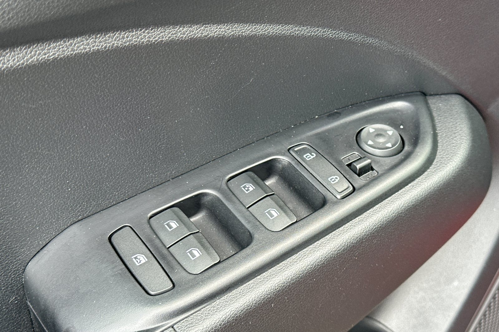 Used 2023 Hyundai Venue SEL FWD image 11