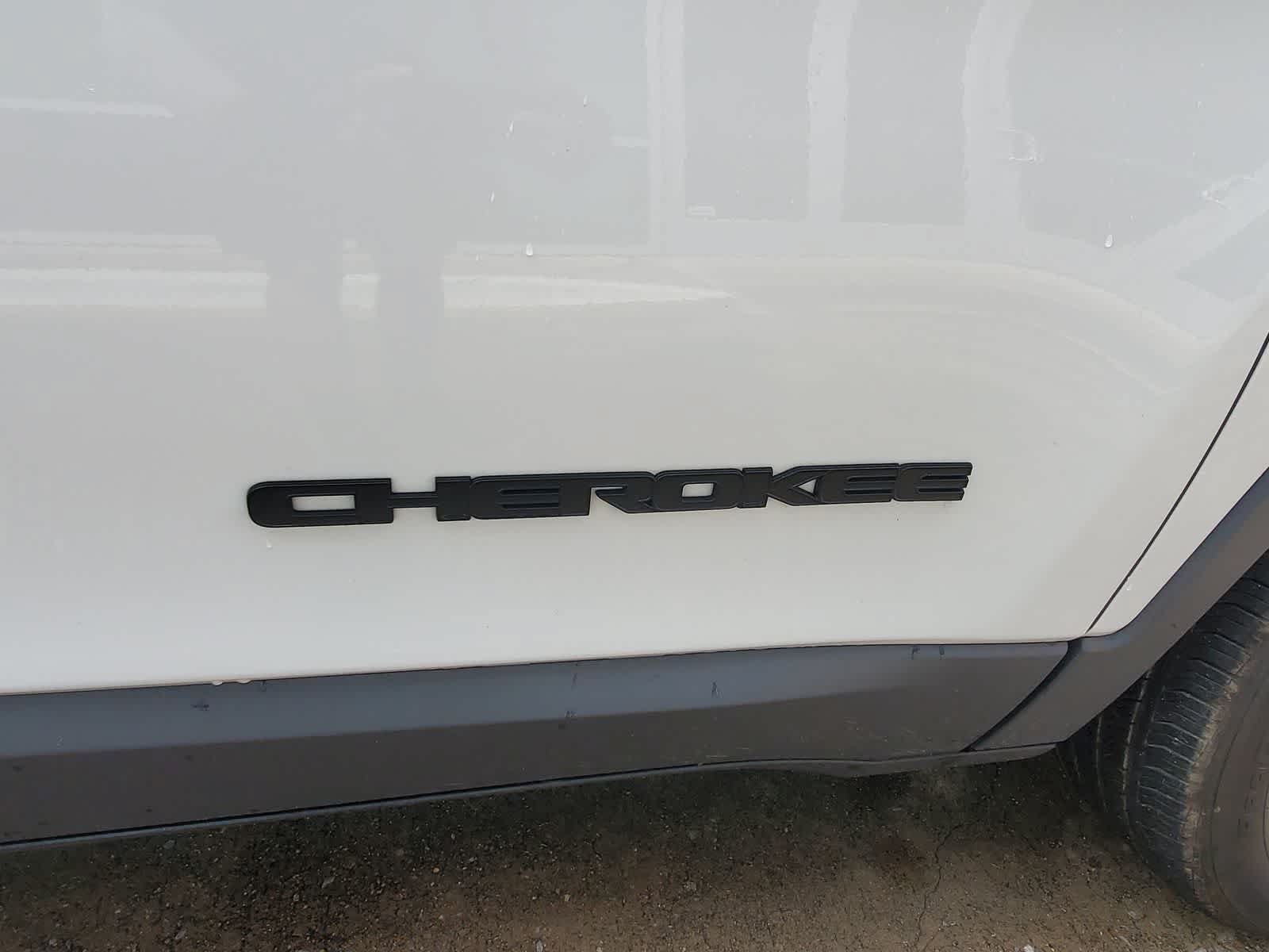 Used 2021 Jeep Cherokee Latitude Plus AWD/4WD image 11
