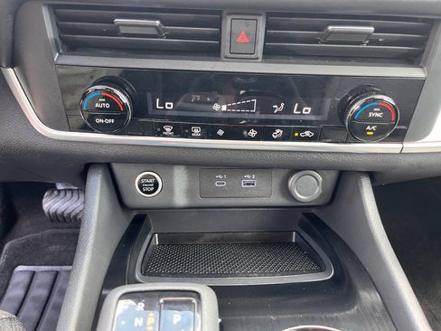 Used 2023 Nissan Rogue SV AWD/4WD image 26