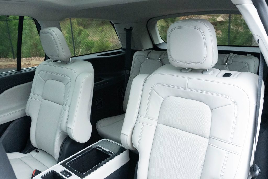 Used 2025 Lincoln Aviator Reserve w/ Equipment Group 201A AWD/4WD image 20