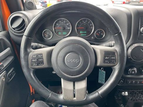 Used 2013 Jeep Wrangler Unlimited Sahara AWD/4WD image 18