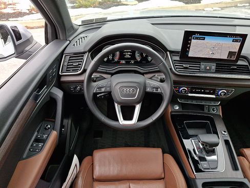 Certified 2025 Audi Q5 2.0T Premium Plus image 12