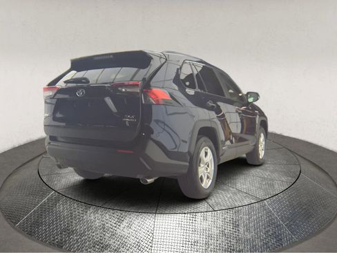 Used 2020 Toyota RAV4 XLE w/ Convenience Package image 2