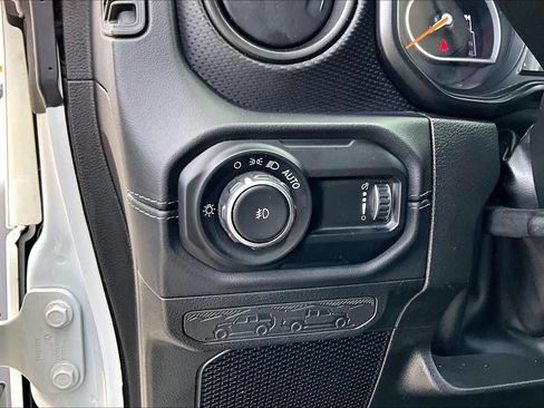Used 2024 Jeep Wrangler Unlimited Rubicon AWD/4WD image 36